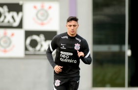 Gustavo Mantuan durante treino do Corinthians no CT Dr. Joaquim Grava