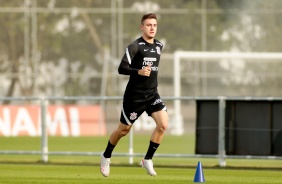 Lucas Piton durante treino do Corinthians no CT Dr. Joaquim Grava