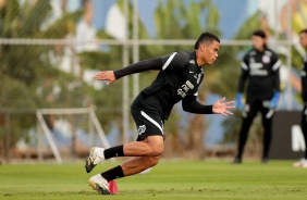 Mandaca durante treino do Corinthians no CT Dr. Joaquim Grava