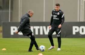 Sylvinho e Piton durante treinamento do Corinthians em preparao para duelo contra o Sport