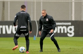 Tcnico Sylvinho durante treinamento do Corinthians em preparao para duelo contra o Sport