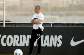 Tcnico Sylvinho durante treino do Corinthians no CT Dr. Joaquim Grava