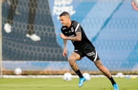 Thiaguinho durante treino do Corinthians no CT Dr. Joaquim Grava