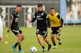 Thiaguinho e Bruno Mndez durante treino do Corinthians no CT Dr. Joaquim Grava