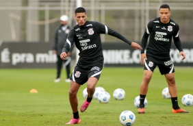 Varanda e Mandaca durante treinamento do Corinthians em preparao para duelo contra o Sport
