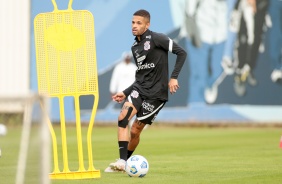 Vitinho durante treino do Corinthians no CT Dr. Joaquim Grava