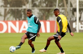 Xavier e Matheus Alexandre durante treino do Corinthians no CT Dr. Joaquim Grava