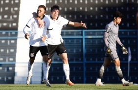 Bilu e Matheus Melo no jogo entre Corinthians e Coritiba pelo Campeonato Brasileiro de Aspirantes 20