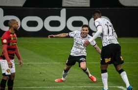Gustavo Silva e J no momento do gol do centroavante, contra o Sport, na Neo Qumica Arena