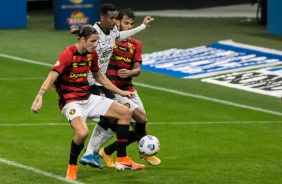 Jô durante partida contra o Sport, na Neo Química Arena, pelo Campeonato Brasileiro