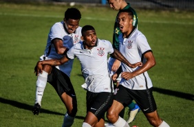 Warian, Gabriel Lima e Willian  no jogo entre Corinthians e Coritiba pelo Brasileiro de Aspirantes