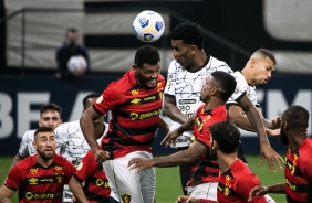 Zagueiro Gil no duelo entre Corinthians e Sport pelo Brasileiro, na Neo Qumica Arena