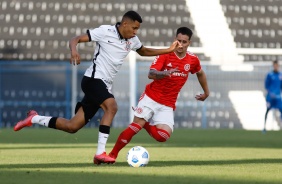 Arthur Sousa no empate entre Corinthians e Internacional, pelo Campeonato Brasileiro Sub-20