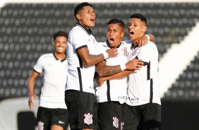 Juan David comemora seu gol contra o Internacional, na estreia do Brasileiro Sub-20