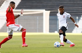 Robert Renan durante empate entre Corinthians e Internacional, pelo Campeonato Brasileiro Sub-20