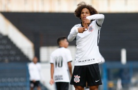 Guilherme Biro comemorando seu tento diante o Santos, pelo Campeonato Brasileiro Sub-17