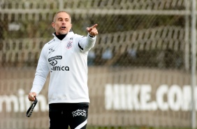 Tcnico Sylvinho no ltimo treinamento do Corinthians antes do Majestoso contra o So Paulo