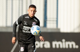 Jovem Adson no treino do Corinthians que se prepara para o prximo jogo no Brasileiro