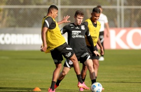 Varanda, Piton e Marquinhos no treino do Corinthians que se prepara para o prximo jogo
