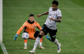 Zagueiro Gil durante partida entre Corinthians e São Paulo, na Neo Química Arena