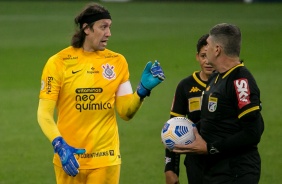 Arqueiro Cássio reclamando do pênalti marcado a favor do Internacional, na Neo Química Arena