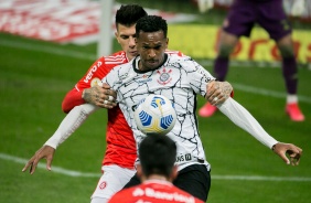 Atacante J durante partida entre Corinthians e Internacional, pelo Brasileiro