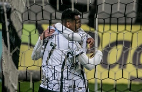 J comemorando seu gol contra o Internacional, pelo Brasileiro, na Neo Qumica Arena