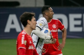 J durante partida entre Corinthians e Internacional, pelo Brasileiro