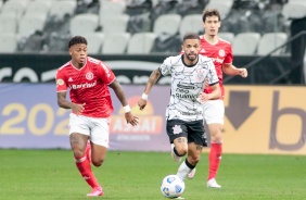 Vitinho no jogo contra o Internacional, na Neo Qumica Arena, pelo Brasileiro