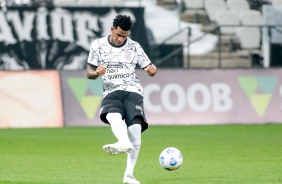 Zagueiro Gil durante a partida entre Corinthians e Internacional, na Neo Qumica Arena