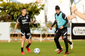 Gabriel Pereira e Araos durante treino do Corinthians no CT Dr. Joaquim Grava