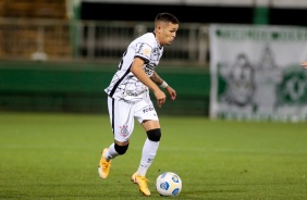 Adson durante jogo entre Corinthians e Chapecoense, na Arena Cond, pelo Brasileiro