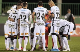 Elenco durante jogo entre Corinthians e Chapecoense