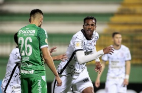 J durante jogo entre Corinthians e Chapecoense, pelo Brasileiro