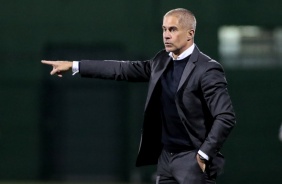 Sylvinho durante jogo entre Corinthians e Chapecoense, pelo Brasileiro