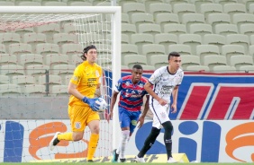 Cssio e Cantillo durante jogo entre Corinthians e Fortaleza, no Castelo, pelo Brasileiro