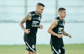 Luan e Gabriel Pereira durante treino do Corinthians no estdio Vovozo, em Fortaleza