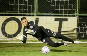Matheus Donelli durante treino do Corinthians no estdio Vovozo, em Fortaleza