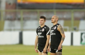 Piton e Fbio Santos durante treino do Corinthians no estdio Vovozo, em Fortaleza
