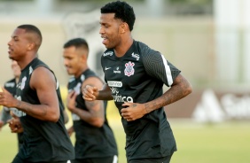 Zagueiro Gil durante treino do Corinthians no estdio Vovozo, em Fortaleza