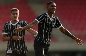 Antony comemora seu gol durante jogo entre So Paulo e Corinthians, pelo Brasileiro Sub-20