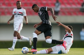 Atacante Antony durante jogo entre So Paulo e Corinthians, pelo Campeonato Brasileiro Sub-20