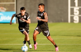 Araos e Marquinhos durante penltimo treino do Corinthians antes do jogo contra o Atltico-MG