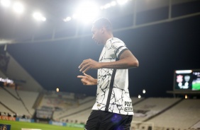 Atacante Jô durante partida entre Corinthians e Atlético-MG, pelo Brasileiro