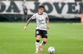 Fagner durante partida entre Corinthians e Atlético-MG, pelo Brasileiro