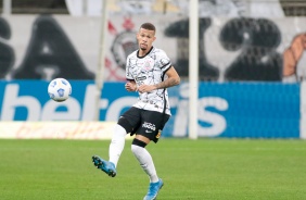João Victor durante partida entre Corinthians e Atlético-MG, pelo Brasileiro