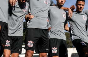 Elenco do Corinthians antes da partida contra o América-MG, na Fazendinha