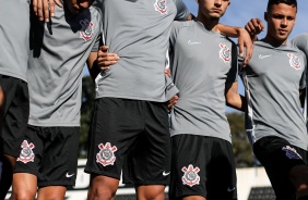 Elenco do Corinthians antes da partida contra o Amrica-MG, na Fazendinha