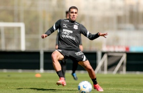 Gabriel durante o treino do Corinthians no CT Joaquim Grava