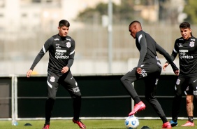 ngelo Araos e Xavier durante treino no CT Dr. Joaquim Grava